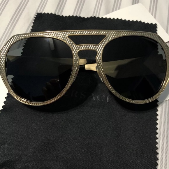 Versace - Picture 6 of 12